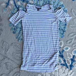 A Pea in a Pod Maternity Top- Adorable! Size small